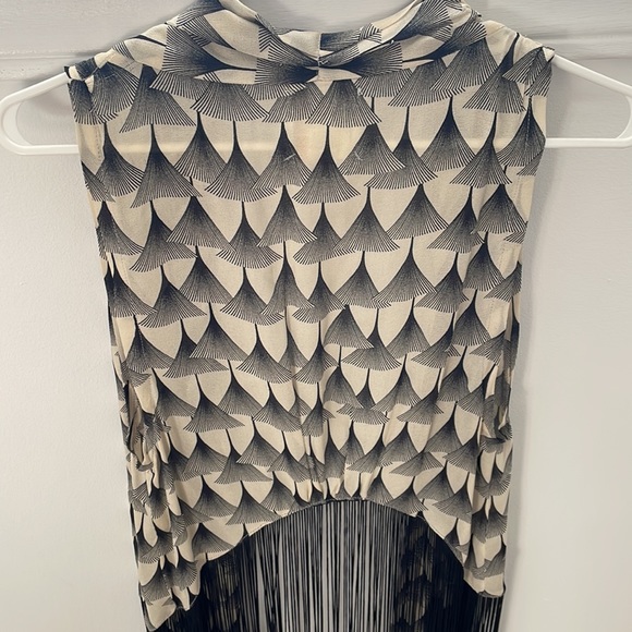 Line & Dot fringe vest - Picture 4 of 7